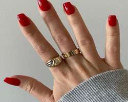 She is a huge fan of nail arts and often shares photographs of colorful designer nails with her Instagram followers.